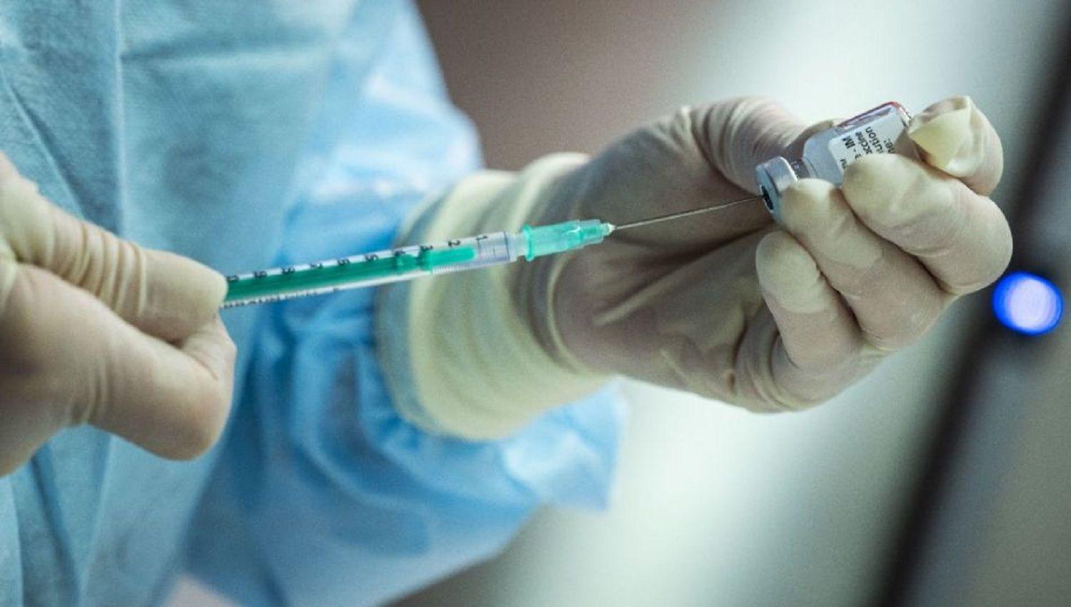El Gobierno nacional anuncioacute un acuerdo con Pfizer para la provisioacuten de 20 millones de vacunas