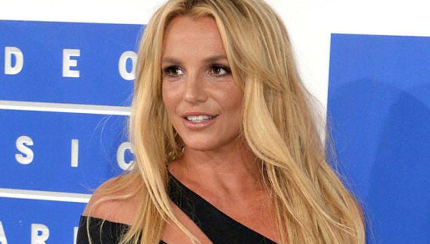 Britney enfrentada a muerte con su padre