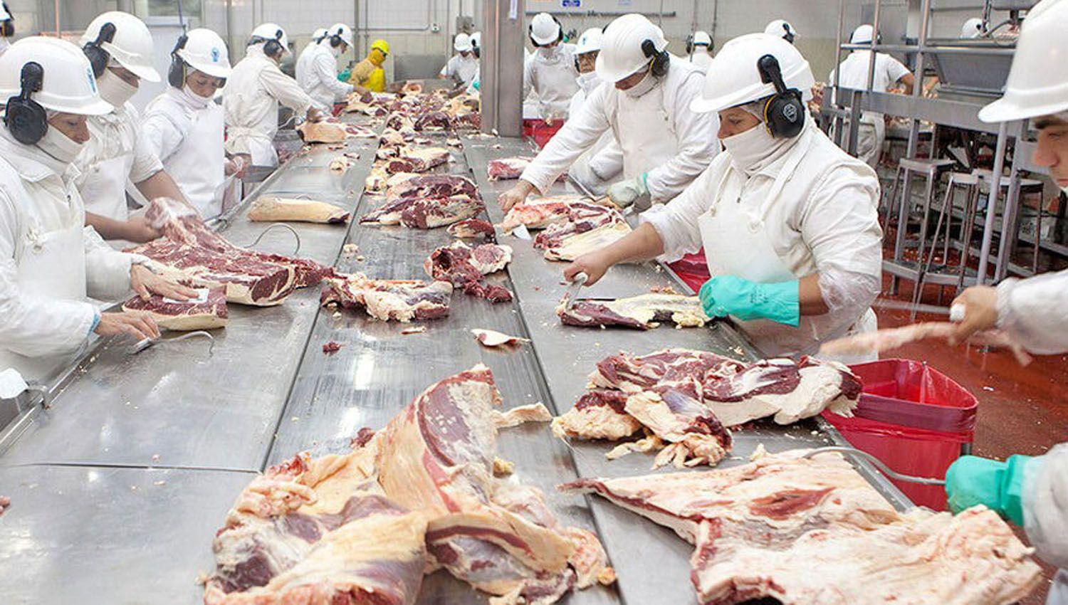 Cayeron 45-en-porciento- las exportaciones de carne por los cupos y la Argentina le cede el mercado a Uruguay