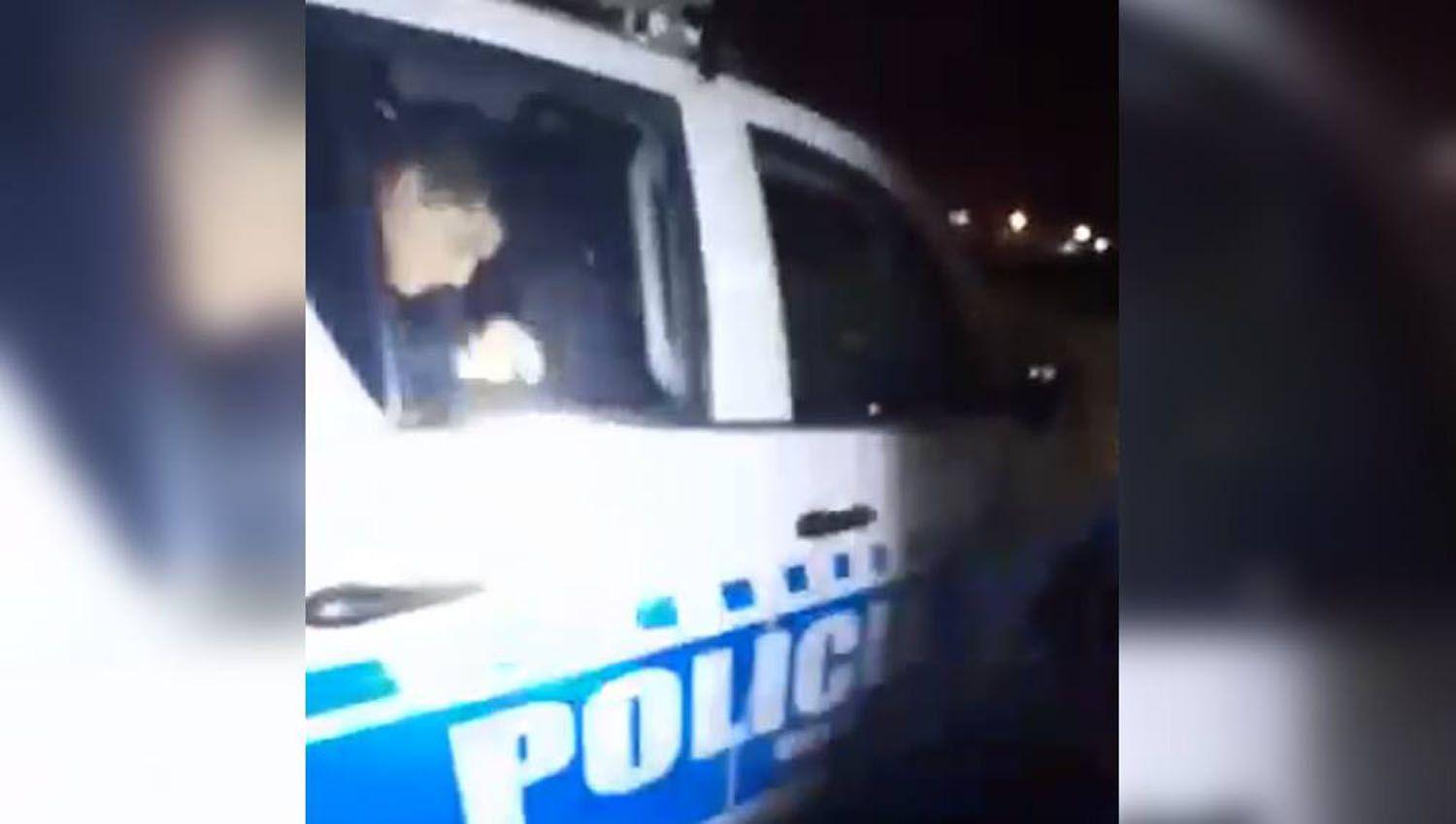 VIacuteDEO- Investigan el caso de abuso sexual a una menor de edad dentro de un patrullero