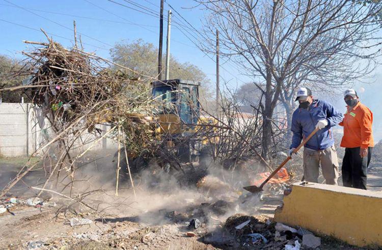 Realizan operativo de limpieza en el barrio Villa Juana