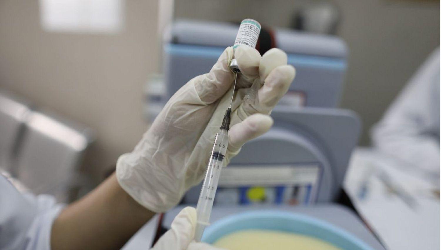 Vacunacioacuten obligatoria- la medida a la que se suman maacutes paiacuteses y empresas para frenar el contagio