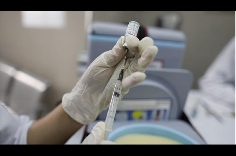 Vacunacioacuten obligatoria- la medida a la que se suman maacutes paiacuteses y empresas para frenar el contagio