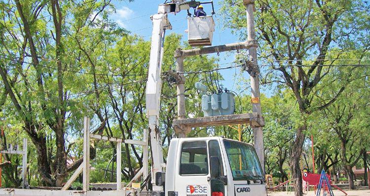 Continuacutean realizaacutendose mejoras en las redes de energiacutea eleacutectrica de toda nuestra provincia