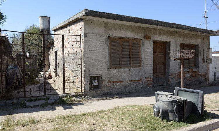 Investigan la muerte de dos hermanos en un dormitorio