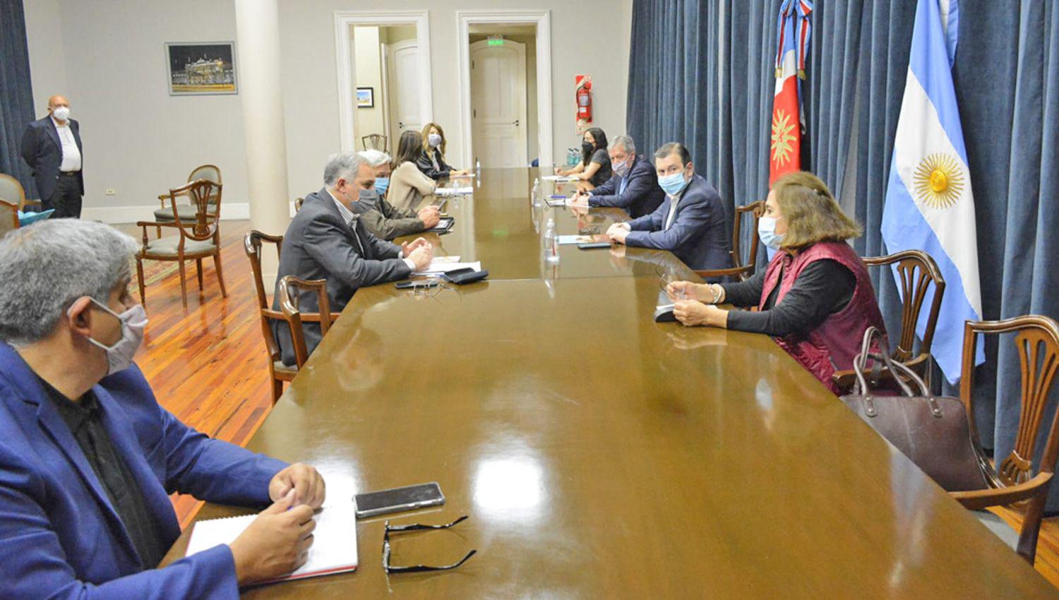 Pandemia- el COE provincial habilitoacute desde hoy las reuniones familiares de hasta 10 personas