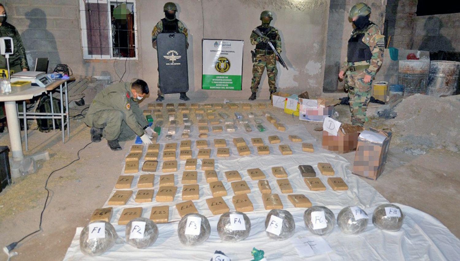 La banda narco desbaratada en Capital abasteciacutea de droga a La Banda y Tucumaacuten