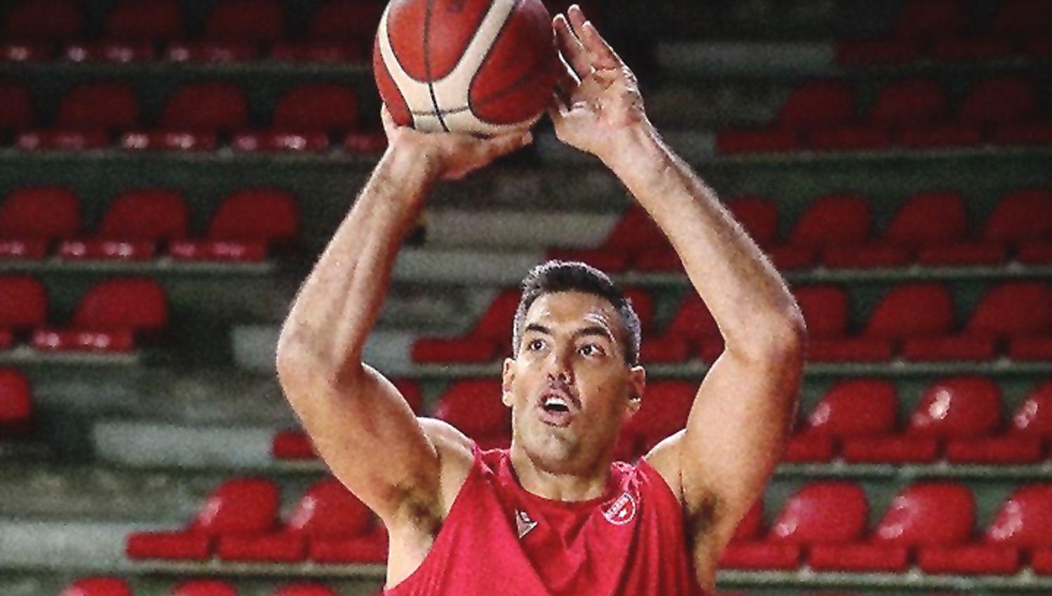 Scola se entrenoacute con Varese pero no definioacute su futuro