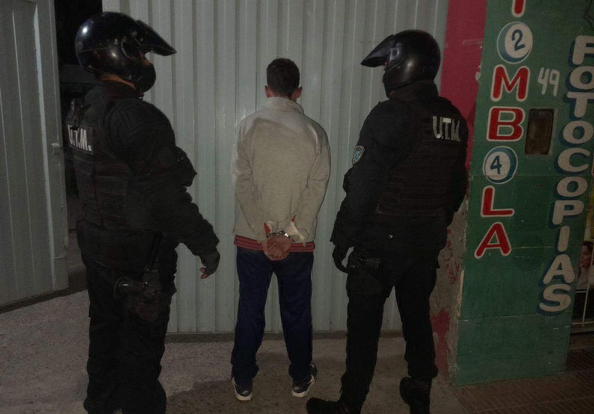 Entroacute a playa de estacionamiento roboacute plata una moto lo atraparon cuando huiacutea