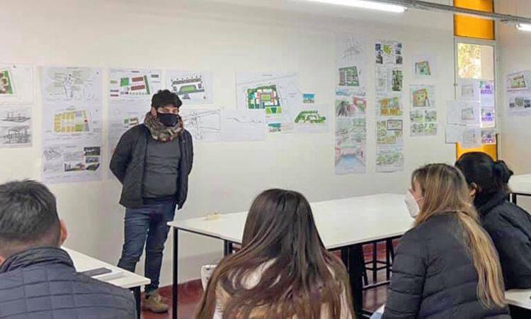 UCSE- Expusieron trabajos sobre disentildeo urbaniacutestico de Santiago