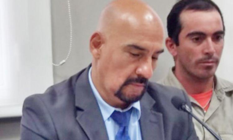 Lo acusan de robar  2000000 y soacutelo devuelve  200000