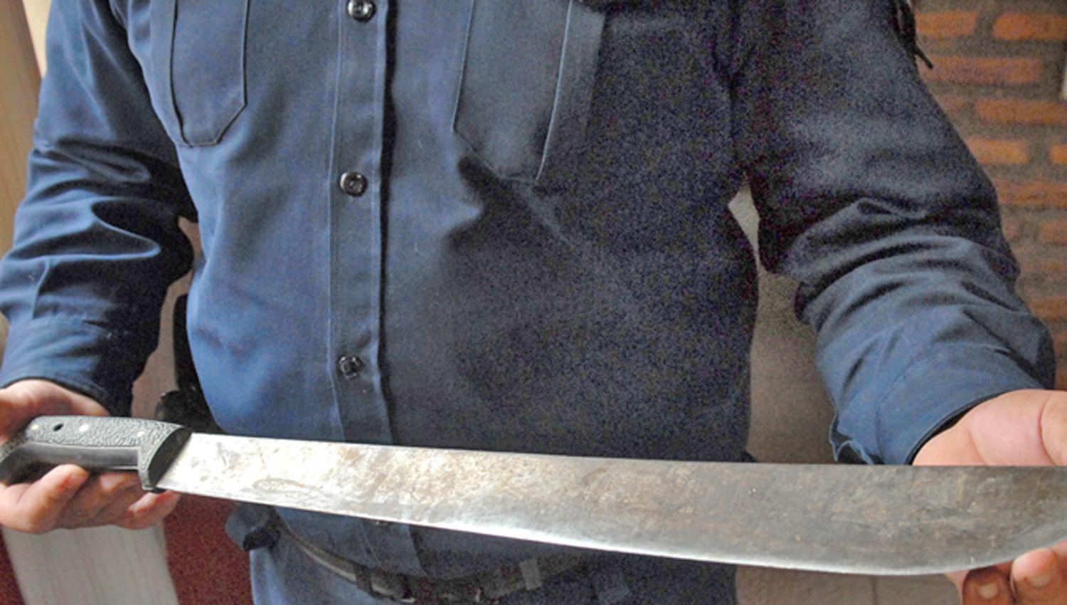 Bebioacute con un amigo estalloacute una discusioacuten y fue desfigurado con un machete en El Bobadal