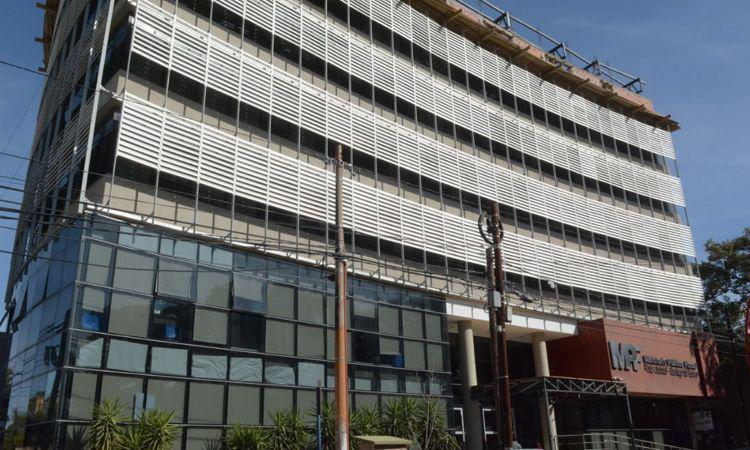 Manfredi negoacute los cargos y citaraacuten a directivos de clubes de baacutesquet