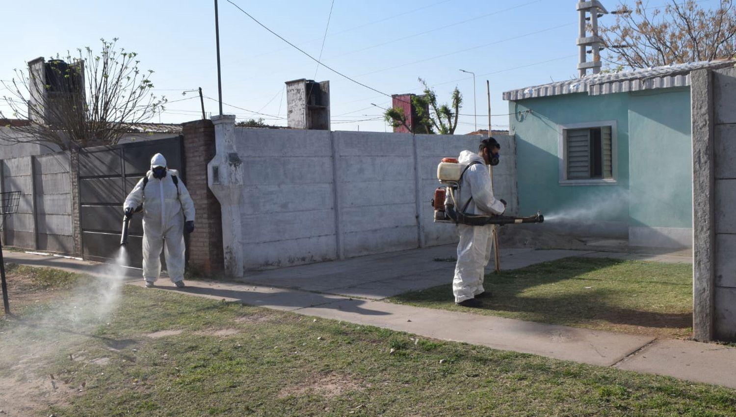 La Municipalidad avanza con su programa de fumigacioacuten en el barrio Vila del Carmen