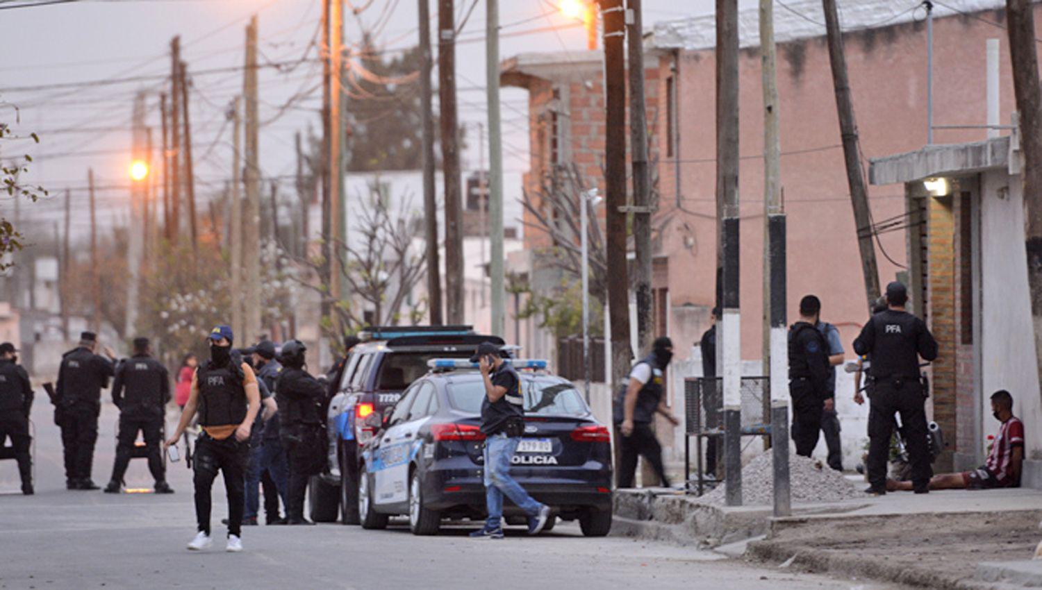 Desarticulan una familia narco que vendiacutea droga sobre calle Inti Huasi