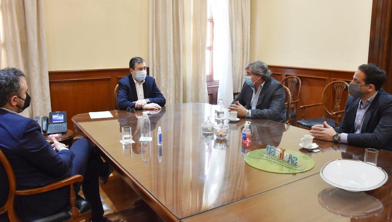 Representantes de la cadena hotelera internacional Hilton visitaron al gobernador