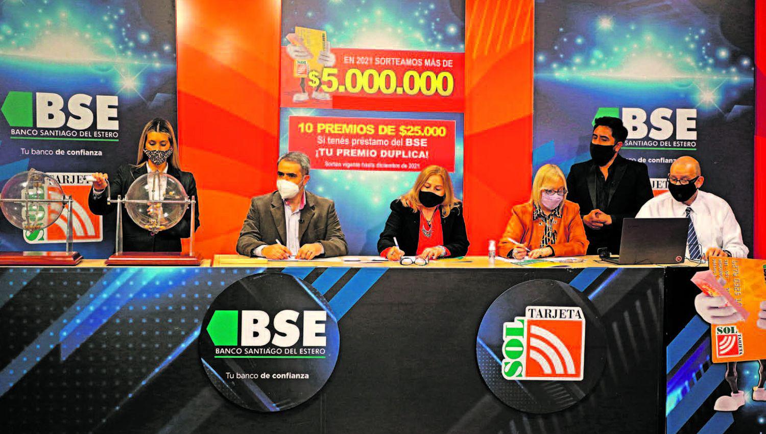 El BSE y Tarjeta Sol entregaron 425000 a felices ganadores