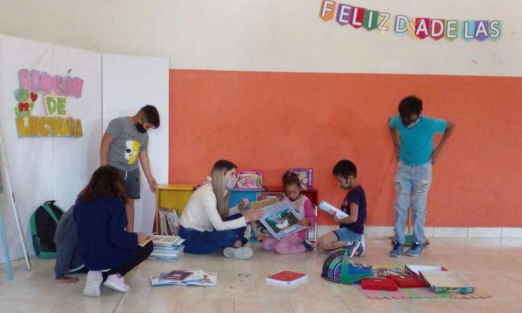 Crearon un Rincoacuten   de lectura para los   nintildeos del barrio Beleacuten