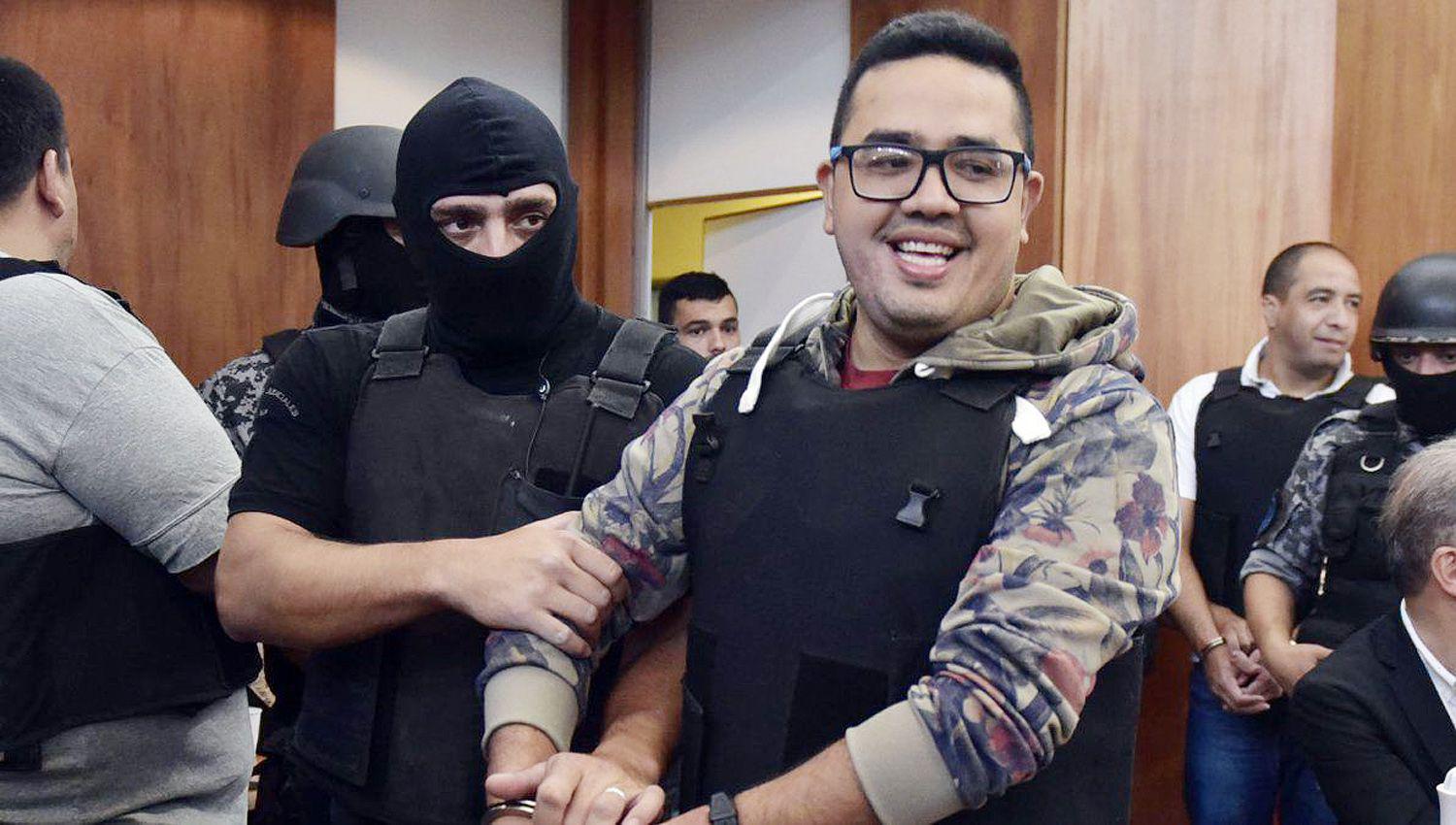 Descubrieron un teleacutefono de liacutenea en la celda del jefe de ldquoLos Monosrdquo