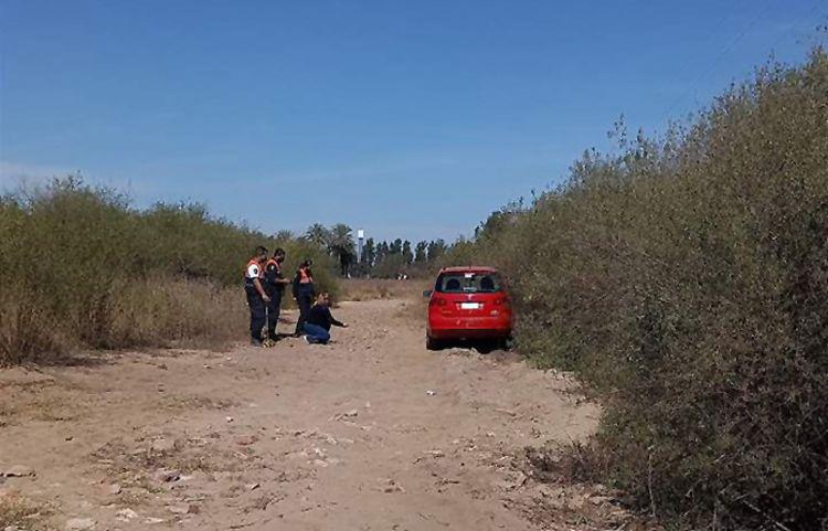Encapuchados fingen ser policiacuteas entran a una casa golpean a duentildeos huyen con plata y bienes