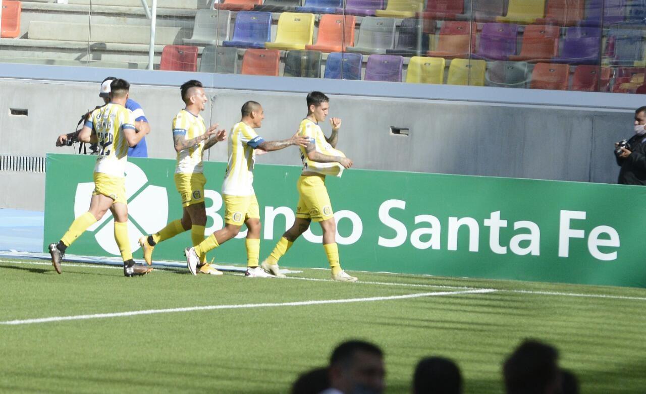 Central Coacuterdoba sufrioacute una dura derrota ante Rosario Central como local