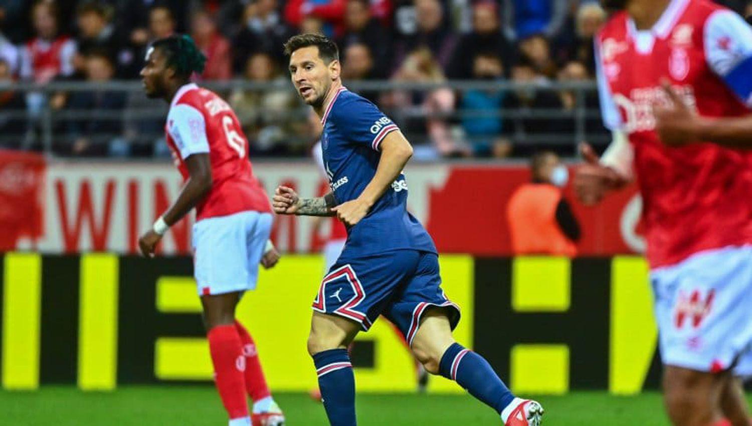 En el histoacuterico debut de Messi PSG vencioacute al Reims por 2 a 0 y mantiene el invicto