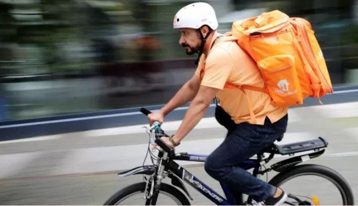 Pasoacute de ministro en Afganistaacuten a bici delivery en Alemania pero Sadaat ya consiguioacute un ascenso