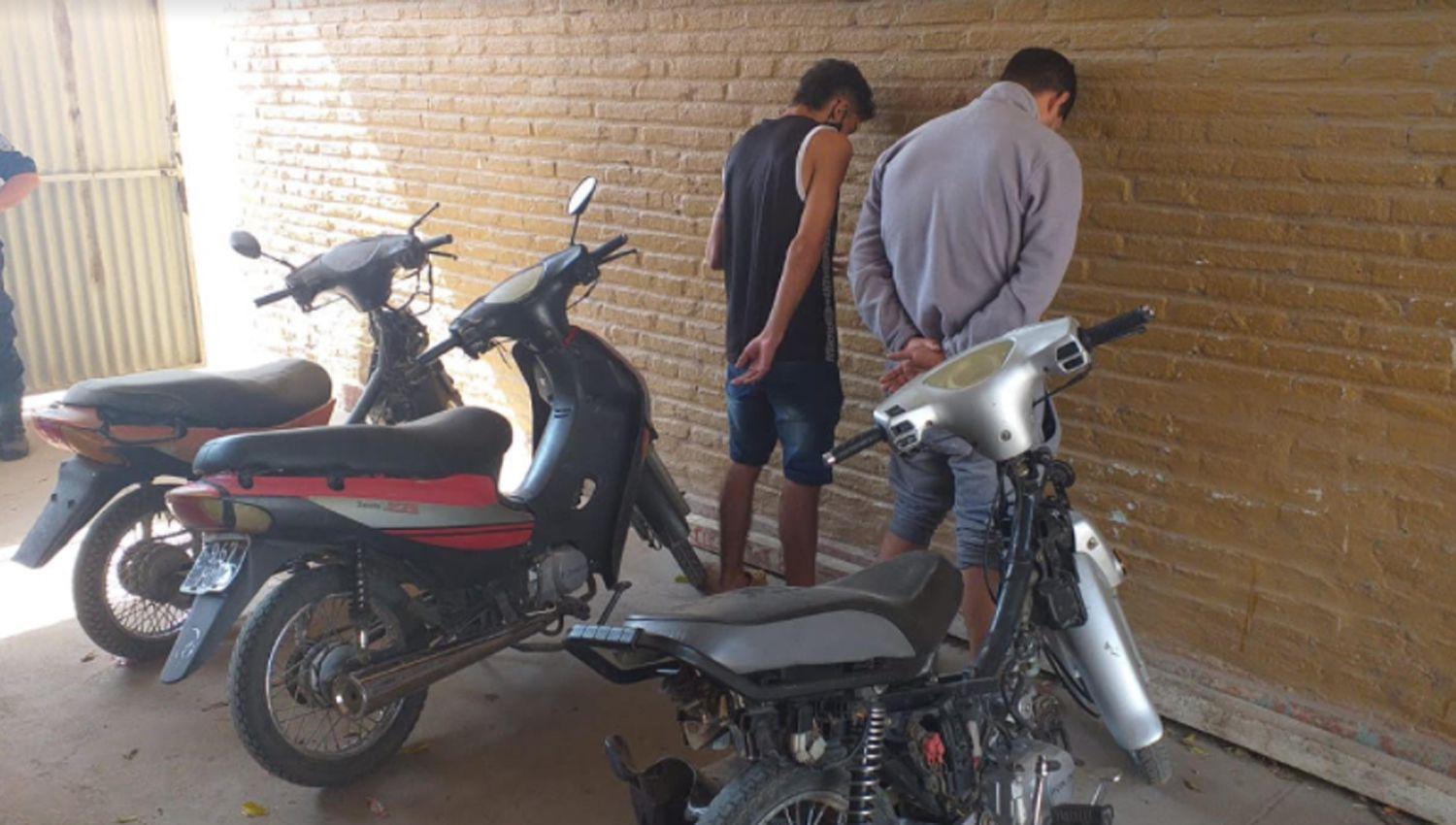 Clodomira- recupero de motos robadas tras allanamientos y detenciones
