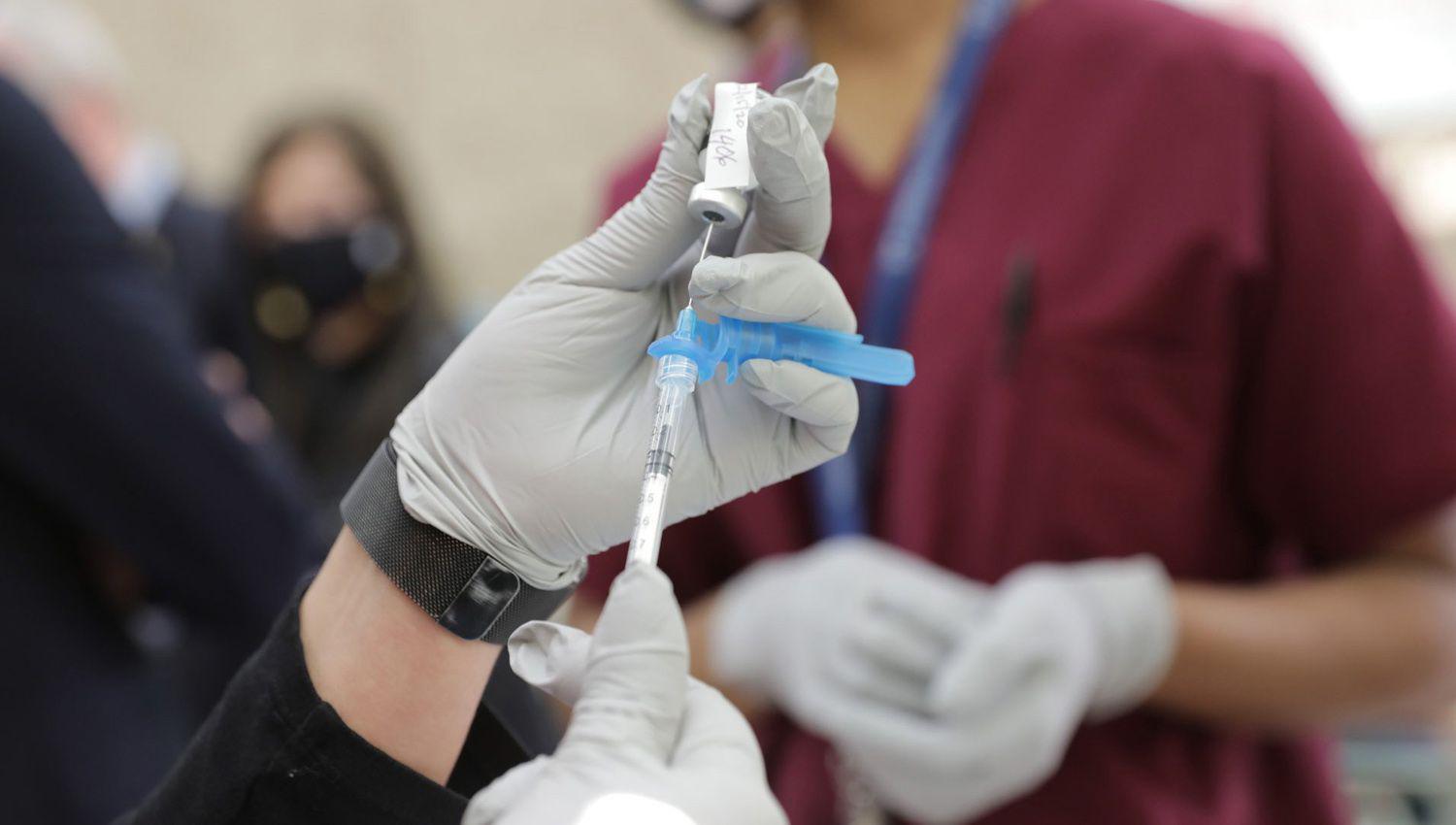 Cohen- Nuevas variantes de Covid obligaraacuten a modificar las vacunasrdquo