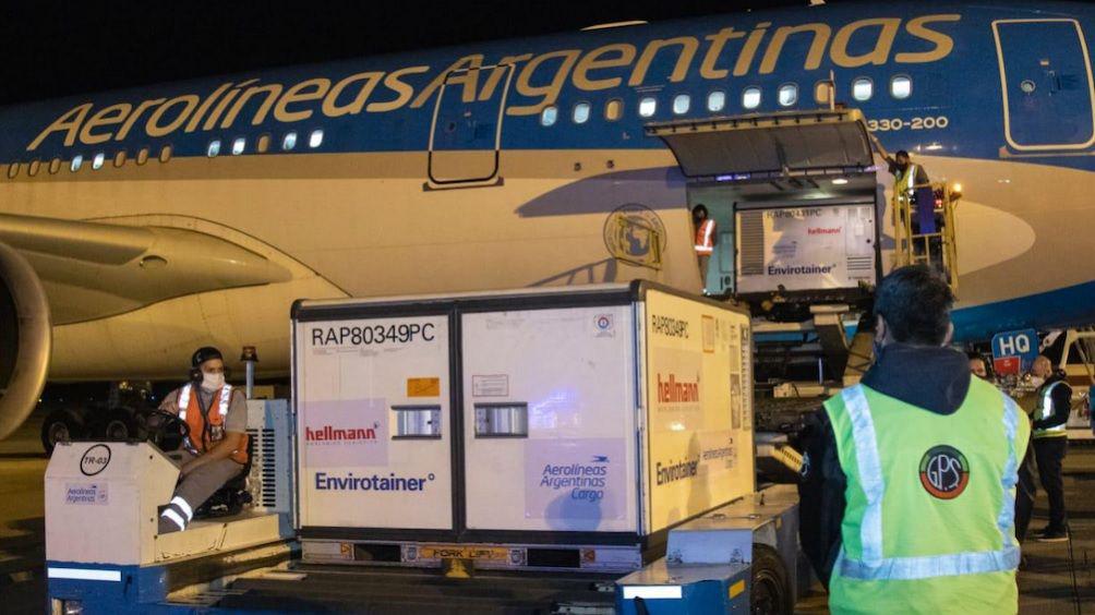 Llega mantildeana otro vuelo con 1736000 Sinopharm y Argentina supera las 57 millones de dosis