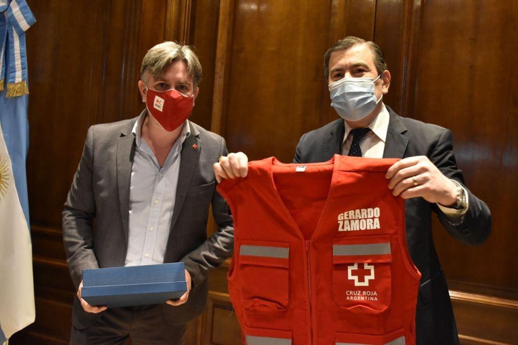 El gobernador Zamora recibioacute a miembros de la Cruz Roja Argentina