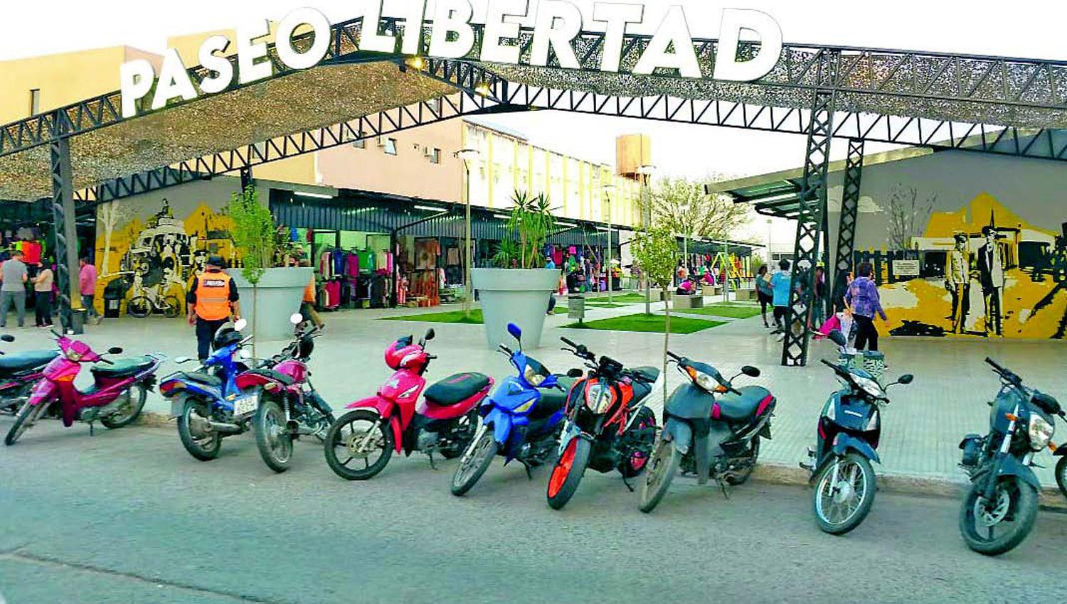 El renovado Paseo Libertad jerarquiza un sector emblemaacutetico de las compras y los recuerdos