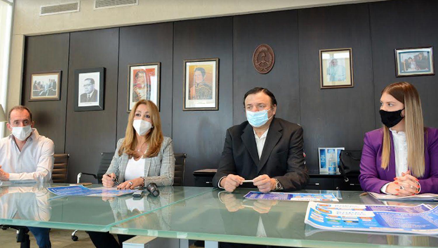 Firmaron un acuerdo para implementar los ldquoSuacuteper precios santiaguentildeosrdquo