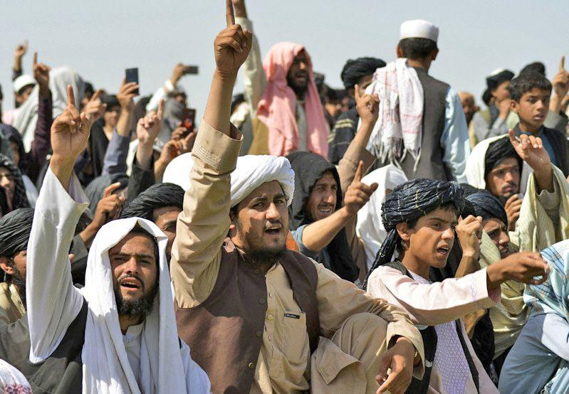 Afganistaacuten resiste y los talibanes quieren convencer que cambiaron