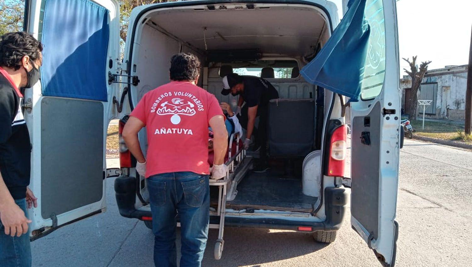 Violento choque entre un menor de edad y una mujer terminoacute con serias heridas para ella