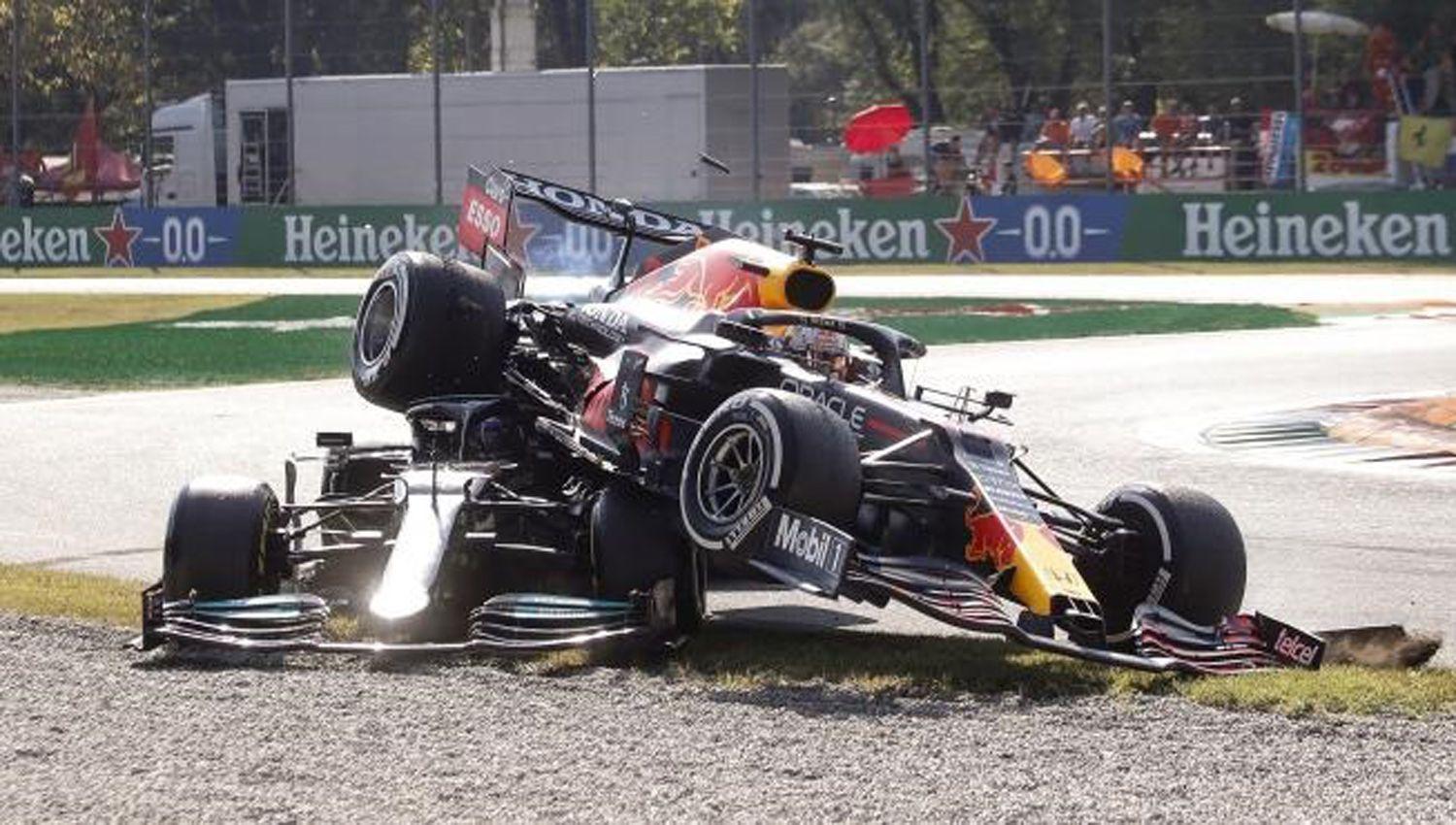 Ricciardo sacoacute provecho del impactante accidente entre Verstappen y Hamilton