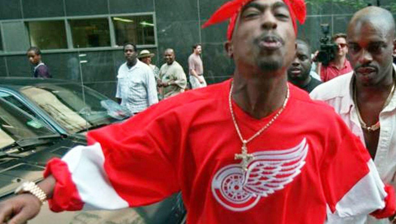 Hace 25 antildeos moriacutea asesinado Tupac Shakur una de las maacuteximas figuras del rap