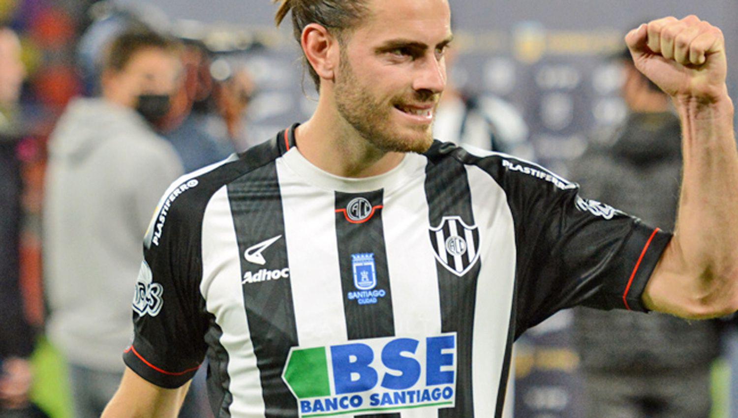 Lucas Melano debutó anoche y marcó dos goles