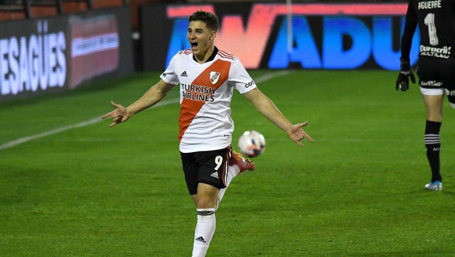 River goleoacute a Newells de la mano de Aacutelvarez y se acercoacute a los punteros