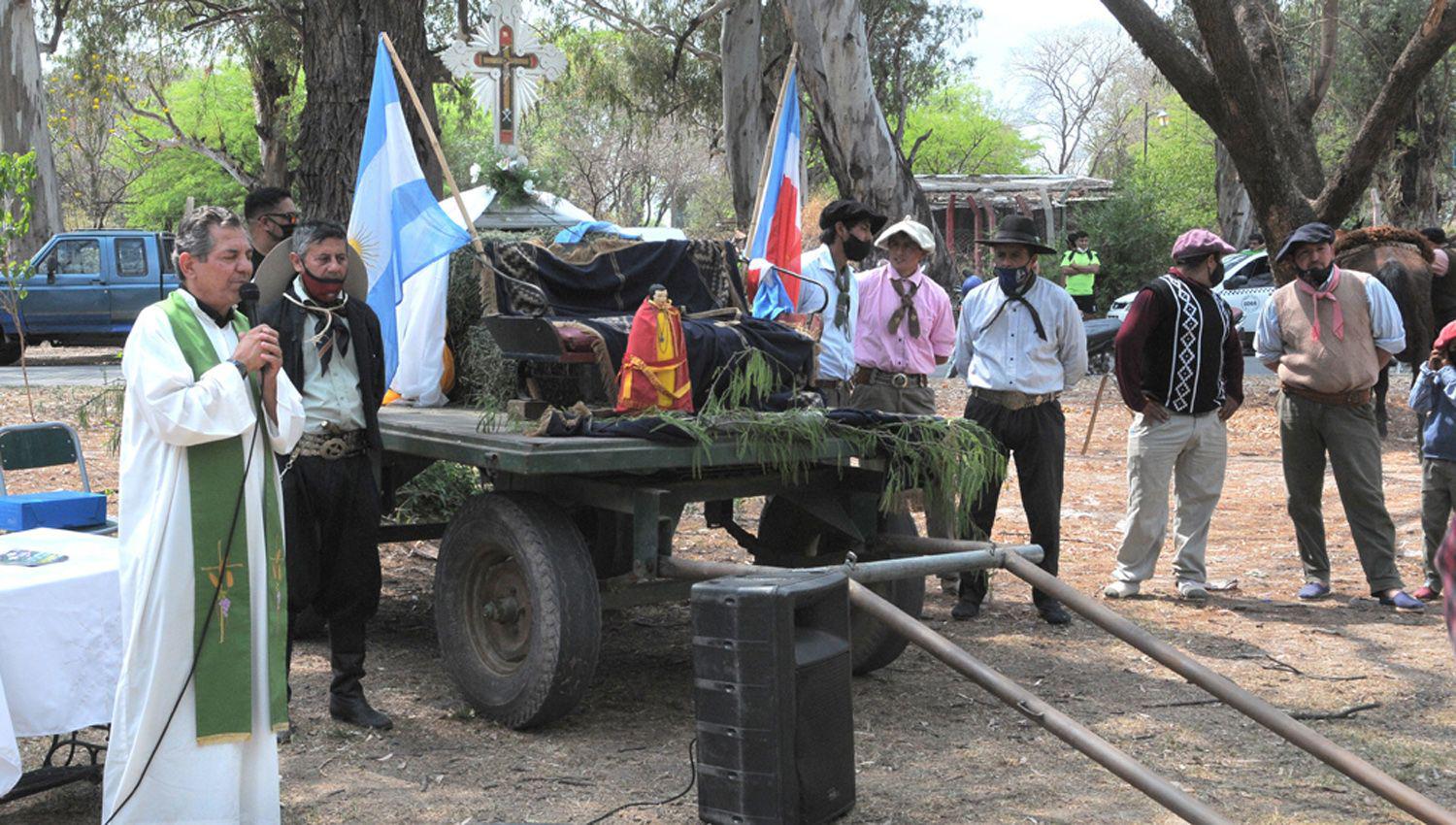 En nuestra ciudad se honroacute al Sentildeor de los Milagros de Mailiacuten con una cabalgata y misa en el Parque Aguirre