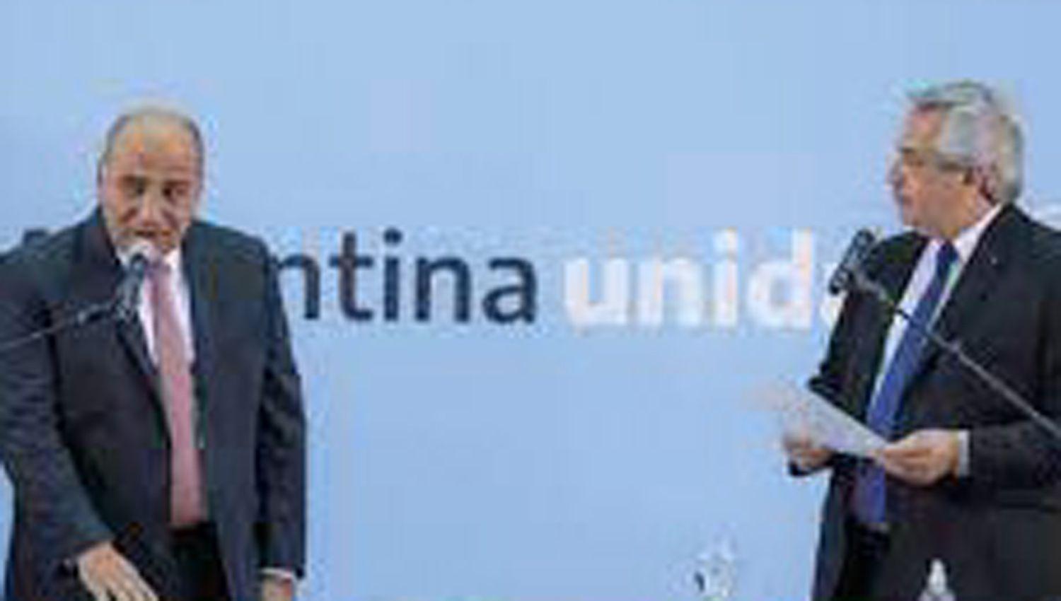 El presidente Alberto Fern�ndez le toma juramento al jefe de
Gabinete Juan Manzur