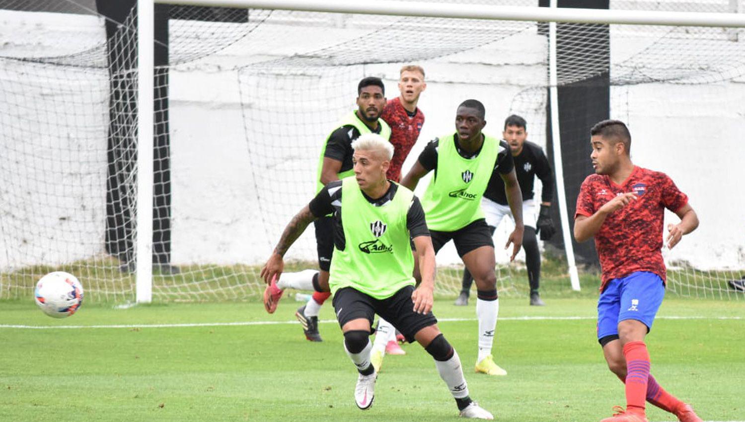 Central Coacuterdoba sumoacute rodaje ante Guumlemes pensando en River