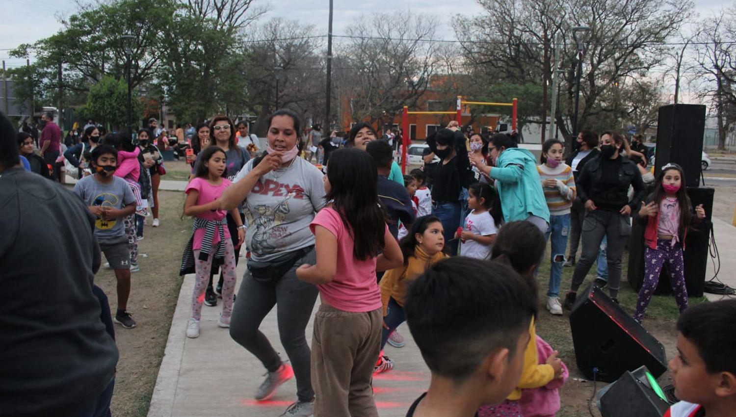 Organizaron encuentros en ocho plazas de la ciudad por el Día del Estudiante y la Primavera