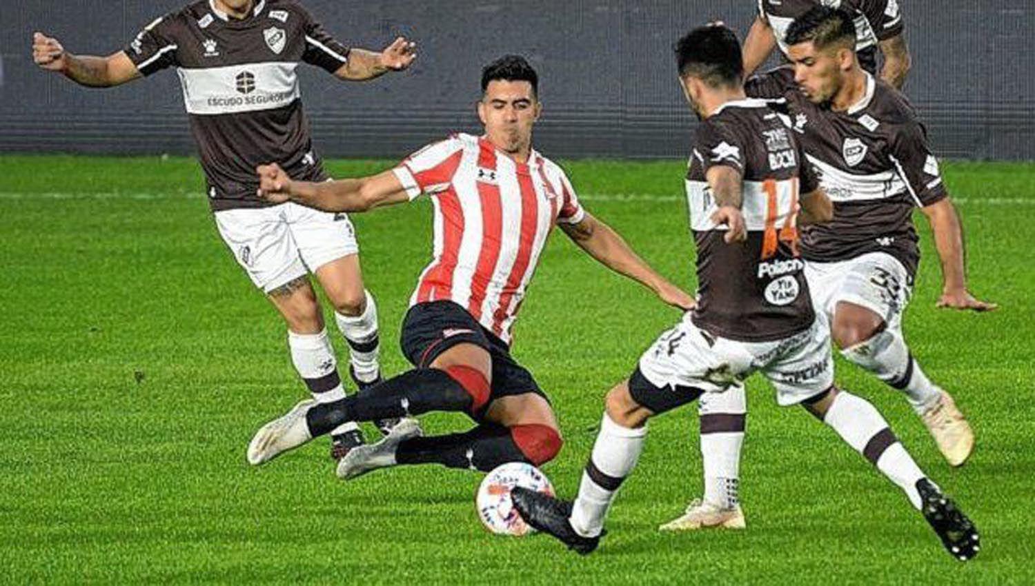 Estudiantes quiere alcanzar al liacuteder Talleres en su visita a Platense