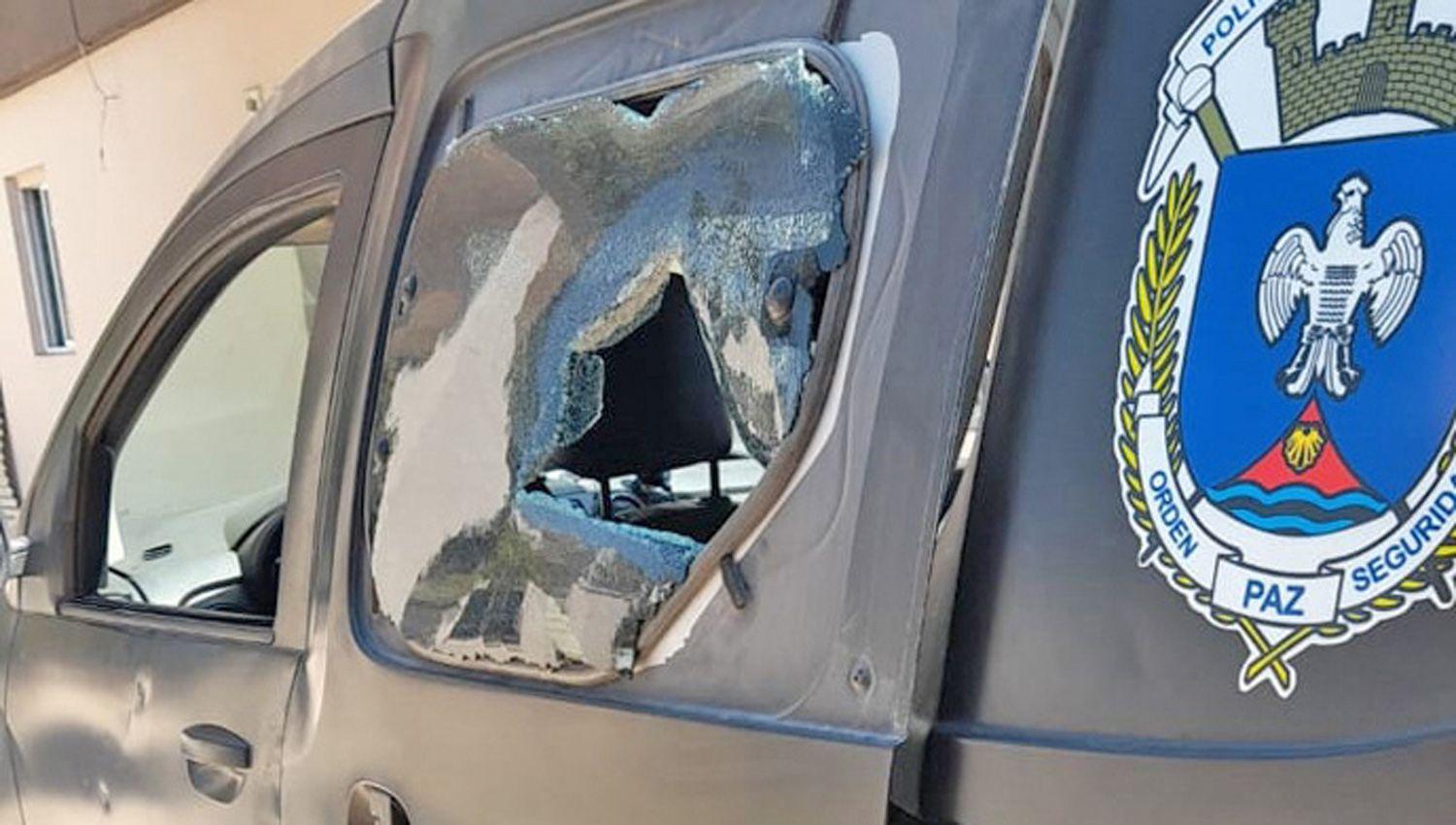 Los elementos contundentes dañaron severamente las
unidades móviles de la fuerza de seguridad