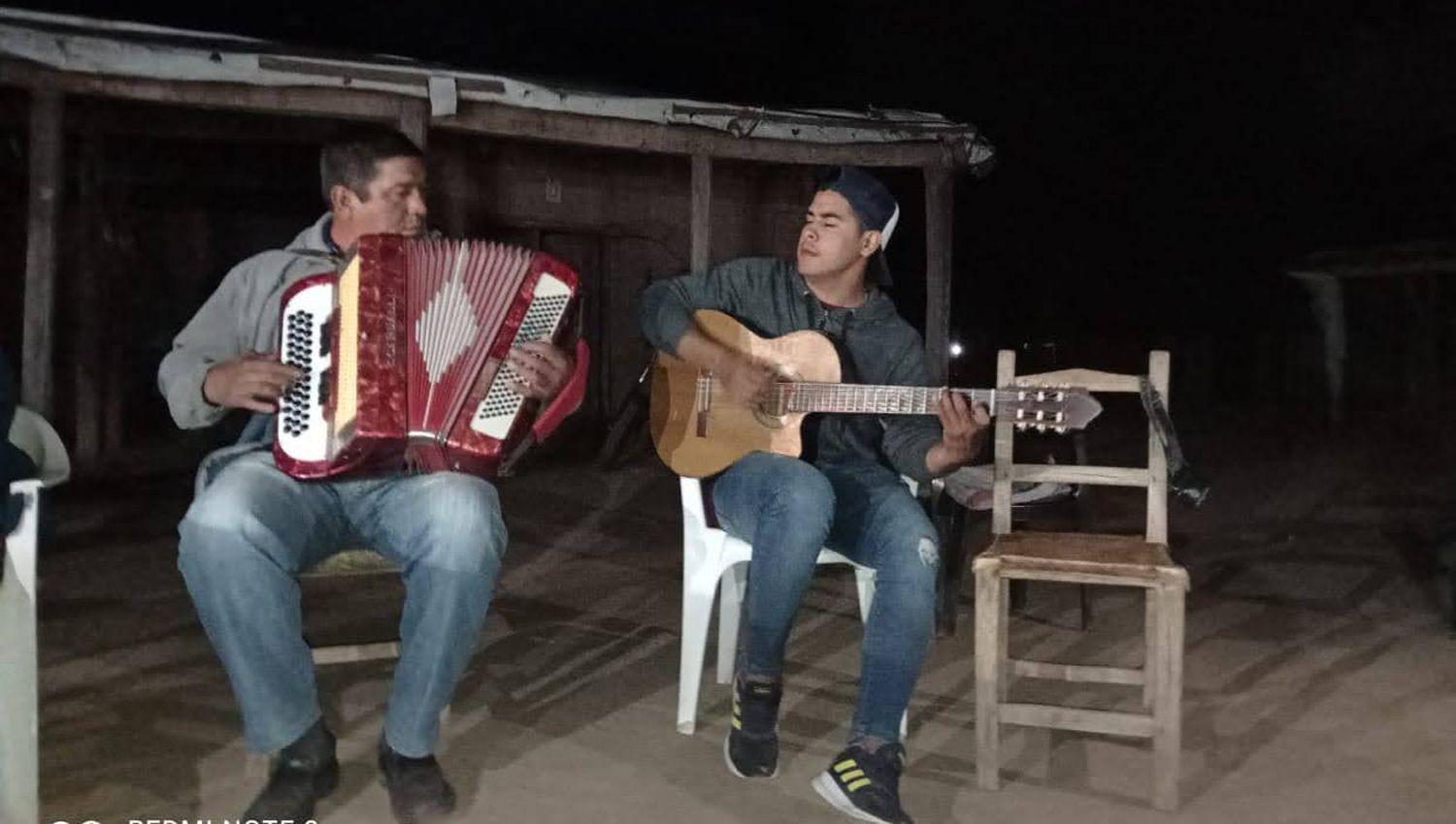 Joseacute Orquera muacutesico chaquentildeo rinde un homenaje a Raly Barrionuevo con una versioacuten de ldquoZamba y Acuarelardquo