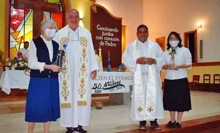 Hermanas Dominicas de la Anunciata celebraron sus 50 antildeos en Antildeatuya