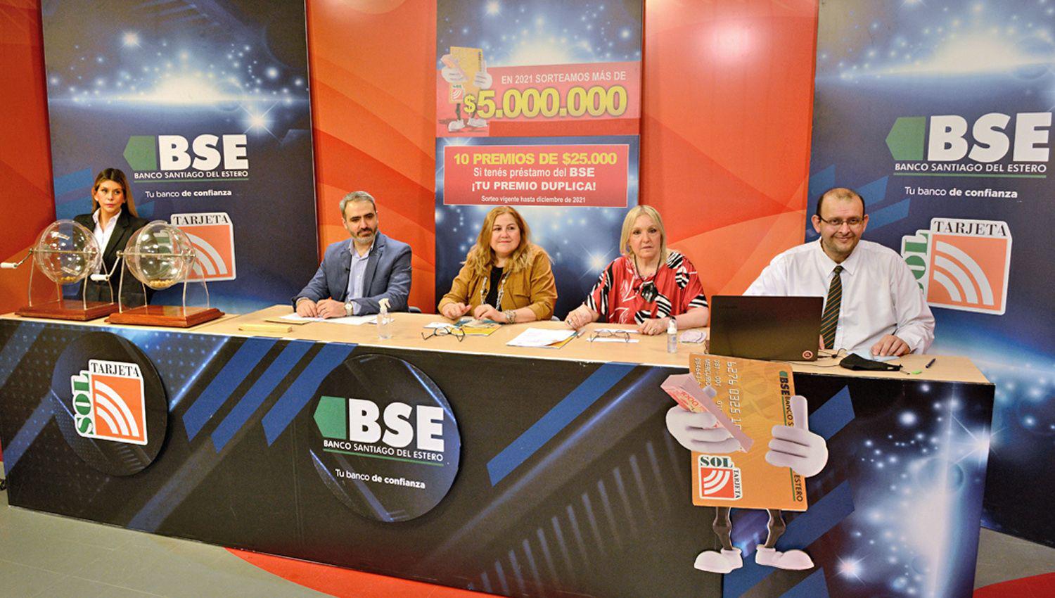 El sorteo mensual de Tarjeta Sol y BSE se realizó ayer en los estudios de Canal 7