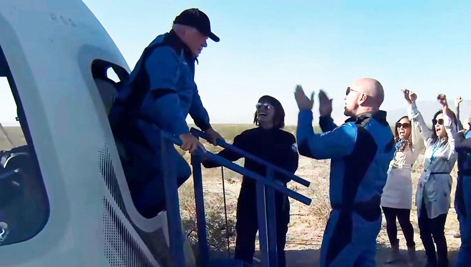 Quieacuten es William Shatner el capitaacuten Kirk en Star Trek y coacutemo es la nave que lo llevoacute al espacio