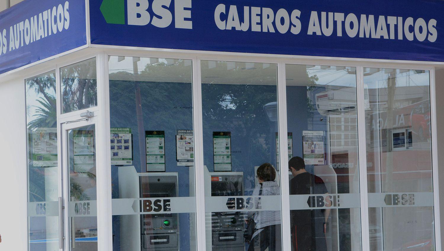 Piden a las personas no acceder a falsas ayudas para lograr beneficios al salir del cajero